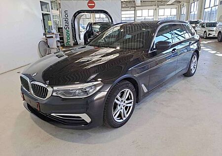 BMW 520 d Touring xDrive Luxury Line*AHK*Pano