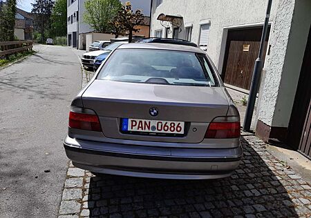BMW 523i 523