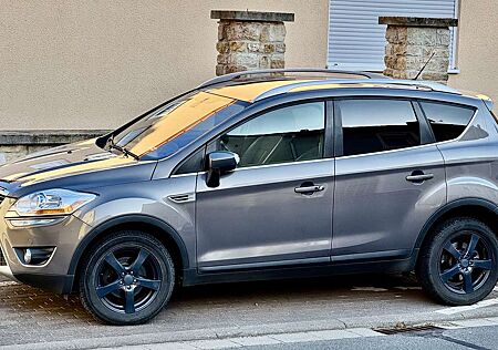 Ford Kuga S 2.0 TDCi 4x4 Plus Editionsmodell