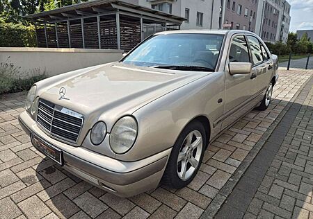 Mercedes-Benz E 200 Limo Schalter 154 tkm