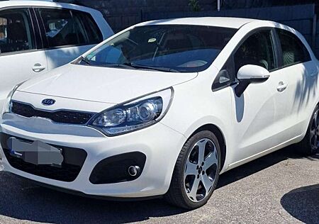 Kia Rio Spirit.. Aus 1HAND .wenig km