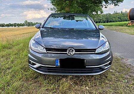 VW Golf Volkswagen 1.4 TSI BlueMotion Technology Comfortline Standhe