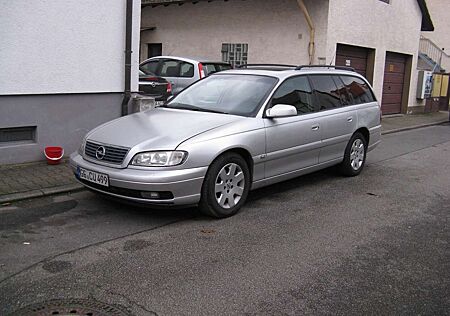 Opel Omega Caravan 2.6 Design Edition