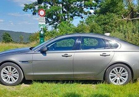 Jaguar XF 20t Pure