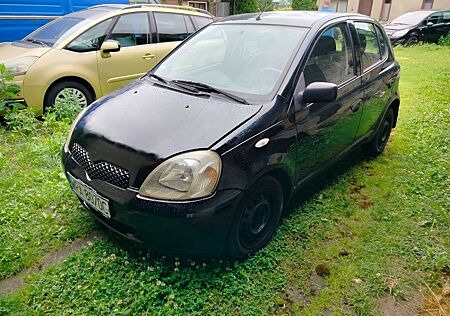 Toyota Yaris 1.0 linea sol KLIMA