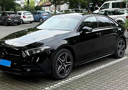 Mercedes-Benz A 250 e 8G-DCT AMG Line