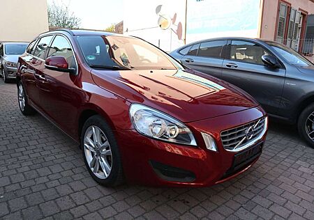 Volvo V60 Kombi Momentum 1.Hand Navi Scheckheft