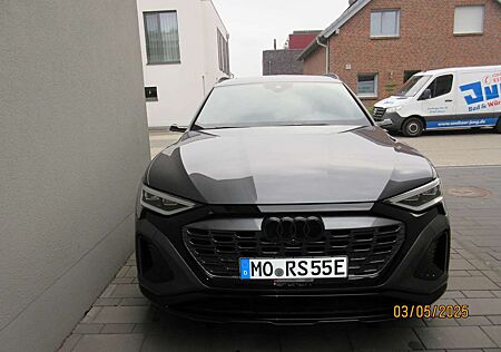 Audi Q8 e-tron 55 quattro edition Dakar