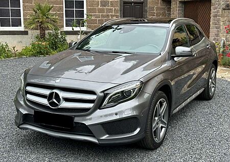 Mercedes-Benz GLA 250 4Matic AMG Panorama Xenon Harman Kardon