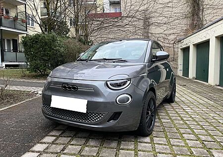 Fiat 500E Cabrio Icon, Vollausstattung + 8-fach bereift