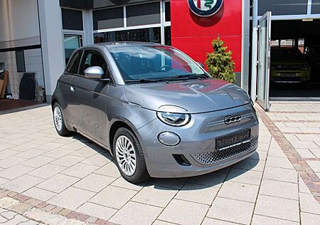 Fiat 500E Action
