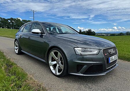 Audi RS4 4.2 FSI quattro