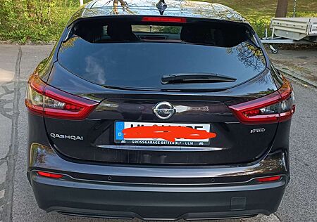 Nissan Qashqai 1,6DCI Aut Navi/SHZ/RFK/PDC