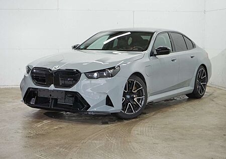 BMW M5 Limousine Panorama Driving+Parkingassist B/W HiFi