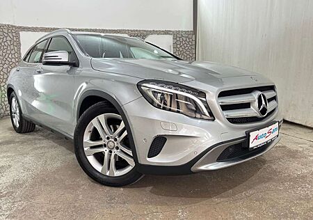 Mercedes-Benz GLA 200 7-G AUTO. NAVI SCHECKHEFT XENON LED TOP