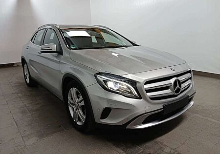 Mercedes-Benz GLA 200 7-G AUTO. NAVI SCHECKHEFT XENON LED TOP