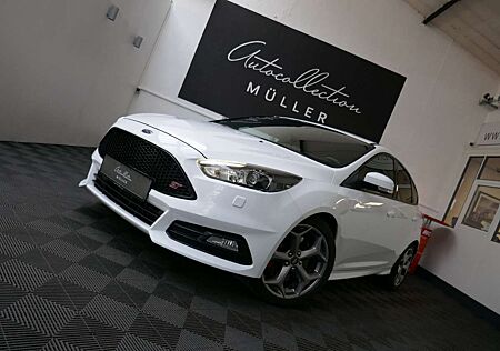 Ford Focus Lim. ST *RECARO*NAVI*KLIMAAUTO*LED*TOP*