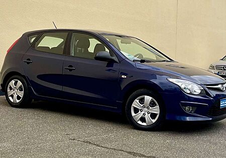 Hyundai i30 FIFA WM Edition KLIMA 2.HAND TÜV U. SER NEU