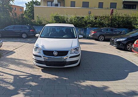 VW Touran Volkswagen Conceptline