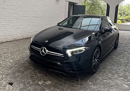 Mercedes-Benz A 35 AMG 4Matic Speedshift DCT 7G