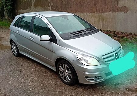 Mercedes-Benz B 180 B-180-AUTOMATIK-AHK-PDC-SHZ-KLIMA-ALLWETERREIFEN