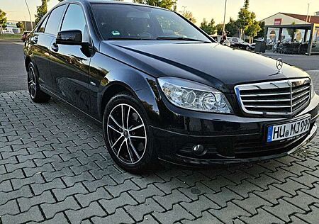 Mercedes-Benz C 220 Zuverlässiger Mercedes CDI Limousine (W204)