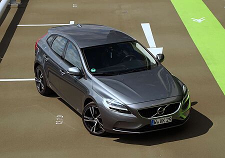 Volvo V40 T2