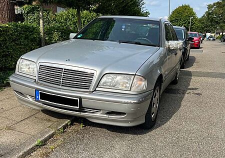 Mercedes-Benz C 200 Classic / mit einer menge Charm