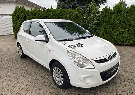 Hyundai i20 1.2 Comfort Weiss//Klima//57Kw