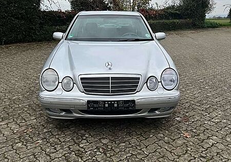 Mercedes-Benz E 200 ELEGANCE