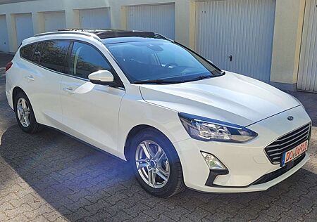 Ford Focus Turnier*LED*Panoramadach*Kamera*TOP ZUSTAND*