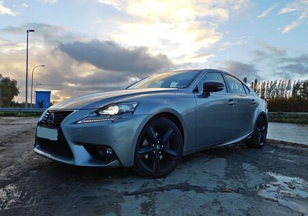 Lexus IS 300 300h