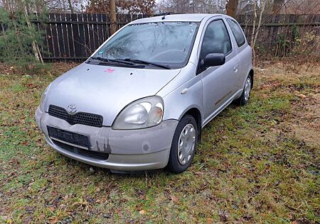 Toyota Yaris 1.0 linea Servo WR