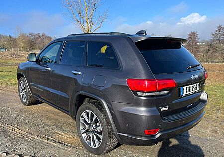 Jeep Grand Cherokee Gepflegter 3.0 V6 Diesel mit Overland- Ausstattung, Motor nur 55.000km gelaufen