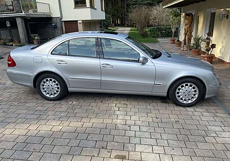 Mercedes-Benz E 200 Kompressor (211.042)