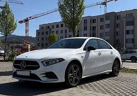 Mercedes-Benz A 250 e 8G-DCT AMG Line