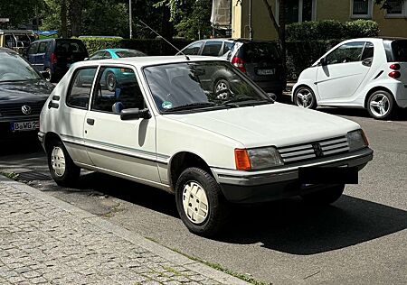 Peugeot 205 +Junior