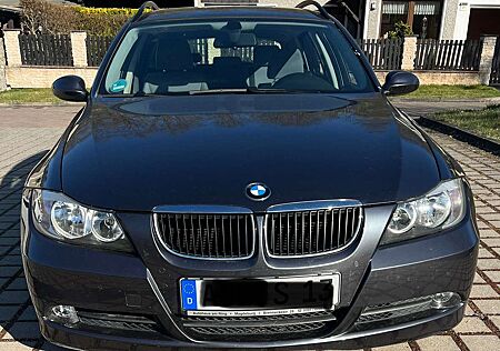 BMW 320i 320 Touring Aut.