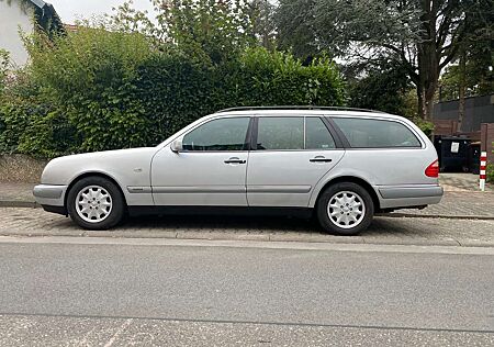 Mercedes-Benz E 230 E-Klasse T Elegance