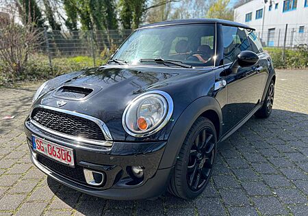 Mini Cooper S 1.6 John Cooper Works 200 PS