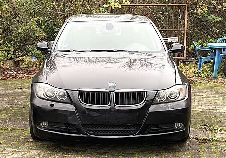 BMW 320 D2.0 Automat XenonPDC Glasdach So-Winterreifen 18"