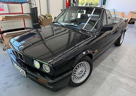 BMW 320 i Cabrio KAT(E30) MotorRevidiert/Leder/SHZ/