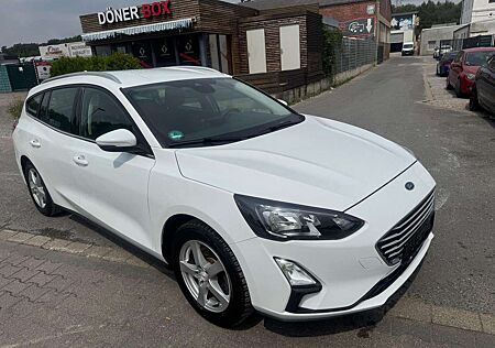 Ford Focus Cool /1 Jahr Garantie/TÜV Neu /1.Hand/NAVI 88 k...