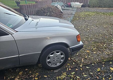 Mercedes-Benz 230
