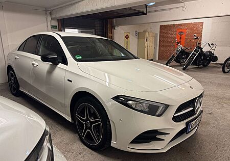 Mercedes-Benz A 250 e LIMOUSINE|EDITION 2020|(218 PS) AMG LINE
