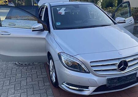 Mercedes-Benz B 180 verkaufe hier meine Mercedes, B-Klasse 180