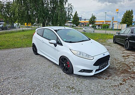 Ford Fiesta 1.6 EcoBoost mit Leder-Sport-Paket ST