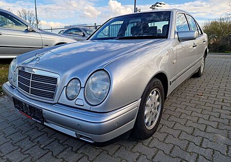 Mercedes-Benz E 240 Elegance