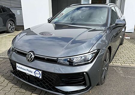 VW Passat Variant Volkswagen 1.5 eTSI 110 kW R-Line Pano