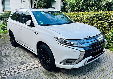 Mitsubishi Outlander PHEV 2.4 TOP-Vollausstattung